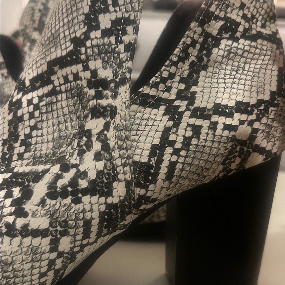 Snakeskin Booties,  brand new, women’s size 8.5, no box, nwot, perfect condition - Picture 9 of 11